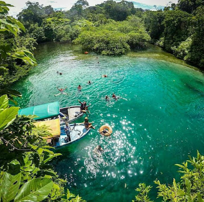 Isla Escudo, entre Veraguas y Bocas del Toro…Panamá.