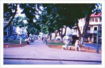 Avenida Central, en la calle 11, Ciudad de Colón en 1952.