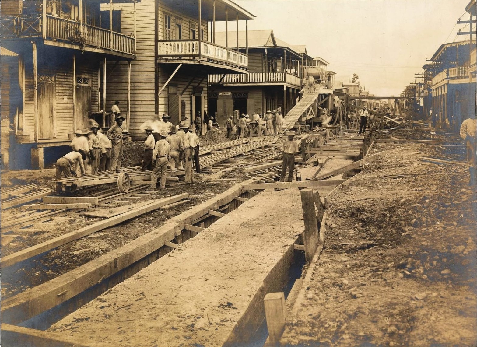 Transformación urbana en Colón: alcantarillado pluvial y pavimentación en 1910