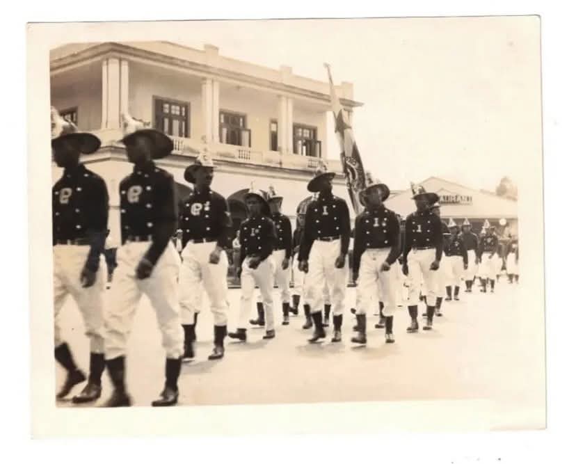 Desfile patriótico de 1948: Los bomberos de Colón marchan con orgullo